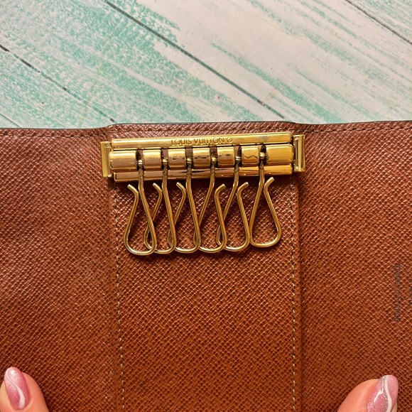 LV 6 key holder in monogram canvas - Picture 8 of 9